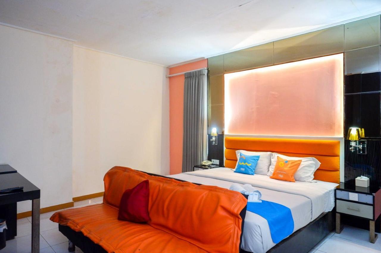 Sans Hotel International Surabaya Gubeng Exterior photo
