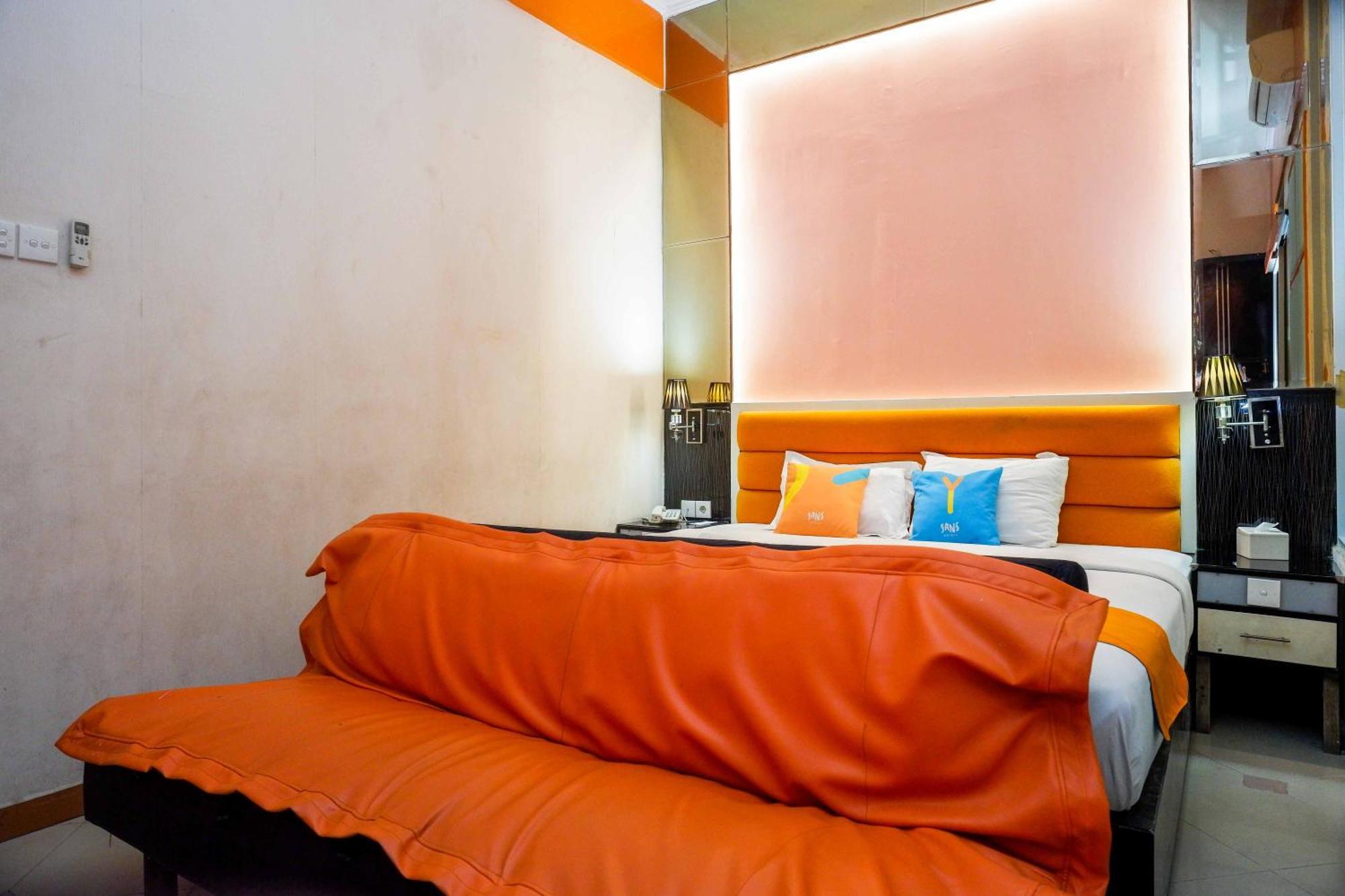 Sans Hotel International Surabaya Gubeng Exterior photo
