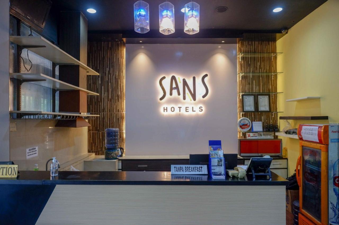 Sans Hotel International Surabaya Gubeng Exterior photo